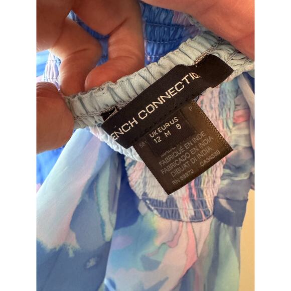 French connection geometric print pastel flowy halter top
Size 8 - Picture 4 of 11